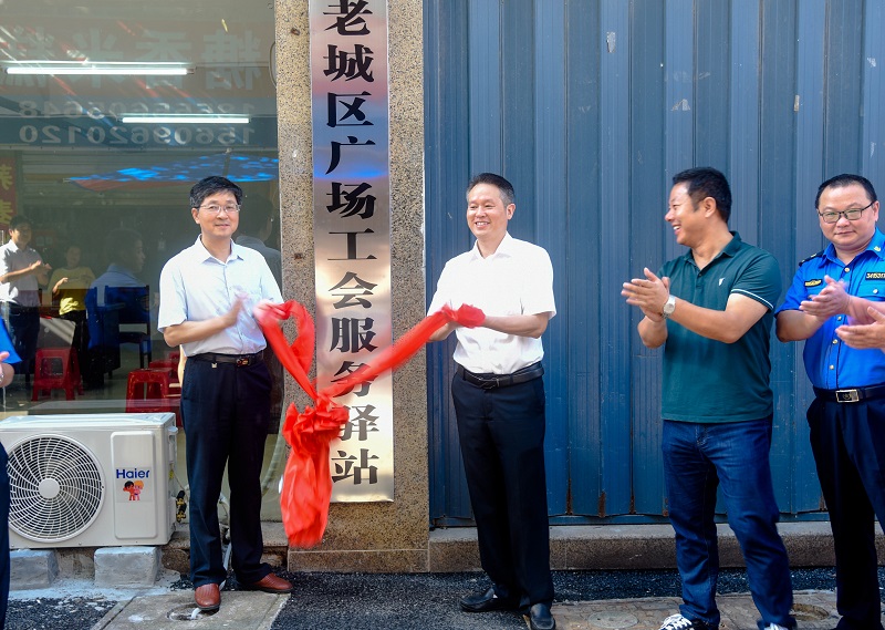 关心关爱环卫工人 “工会...