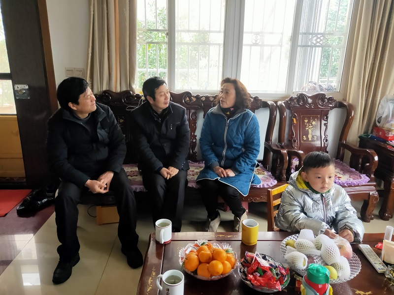 市总工会春节走访慰问机关...